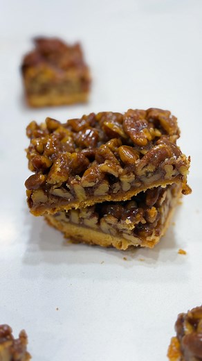 Skip the pecan pie this Thanksgiving and make these pecan pie bars instead. It has same cozy flavor, just way easier to slice and share. Happy thanksgiving eve 🍂🤎❤️ Ingredients: 2 cups all-purpose flour, 1/2 cup powdered sugar, 1/4 tsp sea salt, 12 tbsps cold unsalted butter (diced), 3/4 cup packed light brown sugar, 1/2 cup honey, 12 tbsps unsalted butter, 1/4 cup heavy cream, 1/4 tsp sea salt, 1 tsp vanilla extract, and 3-1/2 cups coarsely chopped pecans Instructions: I start by heating my o