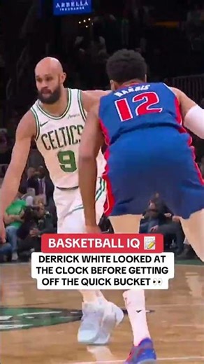 Derrick White eyeing the clock before getting to the rim 👀