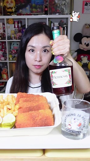 Hot Mozz Henny Mukbang with Hennessy