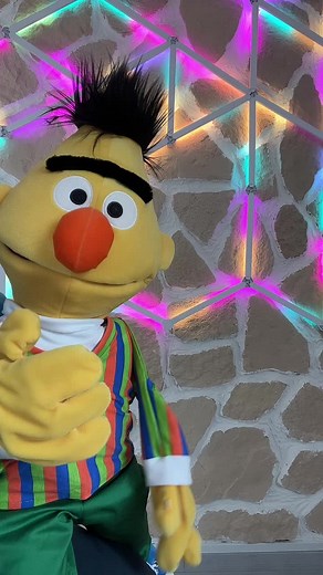 Colorful Puppet Performance in Dynamic Setting