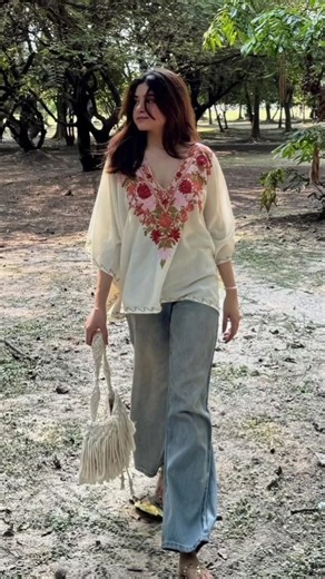 Chikankari kurti outfit ideas / trending short kurti designs 😍#chikankari #style #outfit #shortvideo