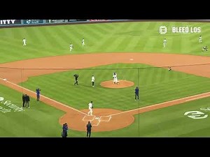 Hello Kitty Throws Out the First Pitch at Dodger Stadium on Hello Kitty Night! 🐱⚾️