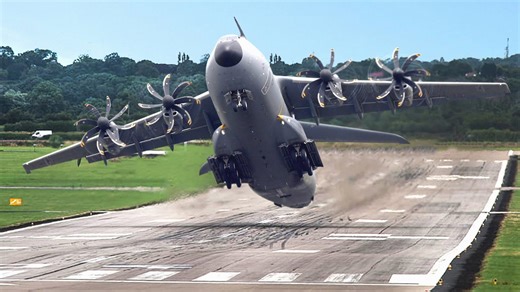 UK Pilots Demonstrate New A400M Aircraft in Action