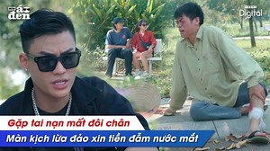 792K views · 1K reactions | "Chân con chuẩn bị bỏ, xin cứu giúp" Nhìn thì cảm động nhưng đằng sau là cả 1 màn kịch lừa người đi đường để trục lợi Làm vậy rồi ai giúp đỡ người gặp nạn thiệt chứ  ------------- ©️ Anh Áo Đen - Sản xuất và bản quyền thuộc về Yeah1. ©️ The copyright of this video belongs to Yeah1. #AnhAoDen #AnhÁoĐen #AnhAoDen99 #Yeah1Digital | Pho | Facebook