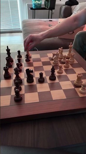 Chess computer tries tactics against me 😲