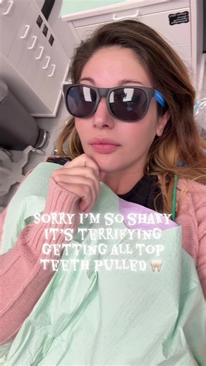 I have the worst dental anxiety but the dentist is SOOO nice and I’m very thankful for that #denturesatayoungage #dentures #newteeth