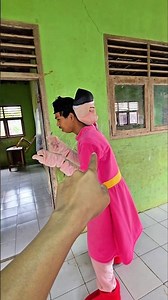 itu ngokngok ko pake topengnya kebalik⁉️