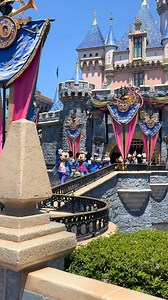 D I S N E Y L A N D!!! Walt Disney World would never. Disneyland is alive with entertainment everywhere you go. From the Straw Hatters and Disneyland Band to Cruella riding the Main Street vehicles heckling the crowd and the Mad Hatter holding tea parties, there are little touches of magic all around you. Walt Disney World, not so much. | Unofficial Disney Character Hunting Guide