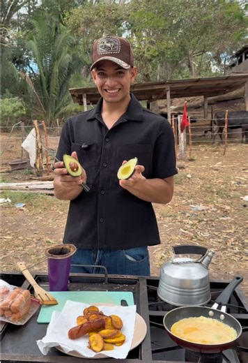 Esto es -Al aire libre- Preparamos un desayuno/Cena típica de Honduras 🇭🇳 #fyp #viral #latinos #honduras #humor