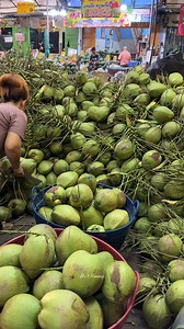 Amazing coconut peeling process | 廷a理工御宅 | Facebook