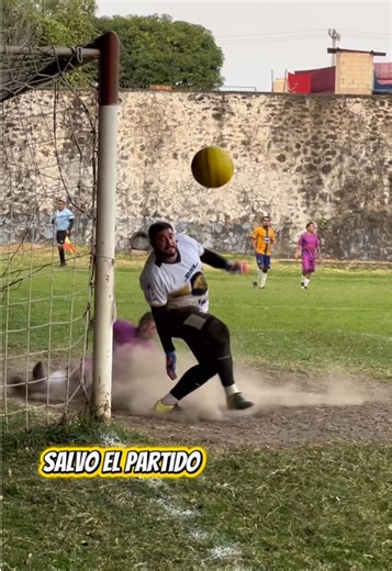 Salvando el barco en la final 🧤🏆 napoli vs Union apatlaco #soccertiktok #futbol #footballtiktok #final #goalkeeper