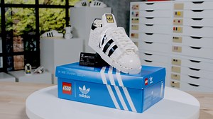 Inside the LEGO adidas Originals Superstar https://leganerd.com/2021/06/15/lego-adidas-superstar-svelato-ufficialmente-il-set-10282-che-replica-liconica-scarpa/ | Bricknauts