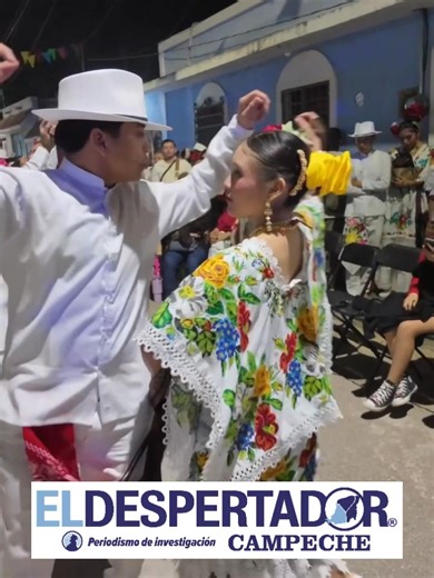 LOS REYES MAGOS YA SON TRADICIÓN VIVA EN BÉCAL * Devoción que llegó de la capital y echó raíces en la comunidad Por Fernando Naracsio www.eldespertador.com.mx Bécal, comunidad del Camino Real de Campeche, consolida una nueva tradición que, en apenas tres años, ya forma parte del calendario religioso y social del pueblo. Se trata de la celebración dedicada a los Reyes Magos, una devoción que nació por iniciativa personal de José Francisco Rey Colli, vecino de la localidad, y que hoy convoca a fam