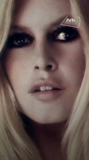 "Ma vie appartient au sauvetage des animaux, elle ne m'appartient plus" En 1973, alors à l'apogée de sa gloire, Brigitte Bardot arrête le cinéma pour se consacrer entièrement à un combat : la défense et la protection des animaux. Brigitte Bardot, le serment fait aux animaux, un documentaire à retrouver en replay sur Public Sénat | Public Sénat