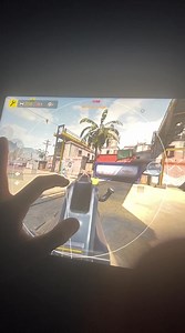 565K views · 3.2K reactions | Este clip lo dice todo: snapping brusco, tracking perfecto y cero fallos… eso no es habilidad, es asistencia externa. Y cada vez se ve más, sobre todo en usuarios de iPad y tablet. La comunidad ya está cansada. Call of Duty: Mobile necesita tomar medidas serias contra estos abusos antes de que el juego se siga dañando. Activision Tencent Games #CODMobile #christmasgame #CODM #callofdutymobile #DMZ | Widdz Gamer | Facebook