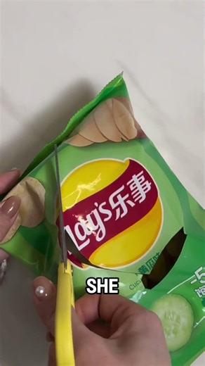 Fold Tissues to Make Finger Gloves