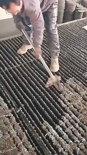 Maintaining and cleaning a metal cutting table | Woodform Crafts