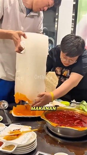 Small ice cubes are more effective at removing oil from food.