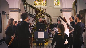 Christmas cannot come bas-soon enough 🎅🏻 Our bassoon students present this early festive treat, performing 'O Christmas tree' with a special arrangement by Sam Storey. Academy students featured: Roberta Bone, Verity Burcombe, Fergus Butt, Huimin Cao, Thomas Donkin, Felix Hesse, Alexander Hillary, Vladyslav Kurilets, Rory McGregor, Francesco de Matteo, Sophia Smadditch and Heidi Walliman. | Royal Academy of Music