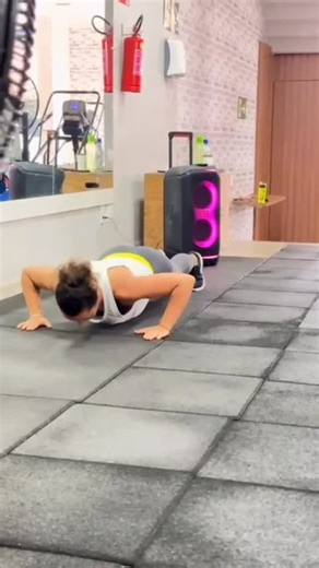 Andre Estação do Corpo Academia on Instagram: "💥 Vem treinar com a gente! 💥 Nossa aula de bike é sucesso absoluto 🚴‍♂️ Aqui você encontra musculação completa, bike, pilates, pump, jump e muito mais. Somos uma academia completa, com profissionais altamente qualificados, estrutura de verdade e acompanhamento de perto. Aqui é diferente: ❌ Não prometemos milagres ✅ Cumprimos o que falamos 💪 Eu resolvo Além do treino, oferecemos planos nutricionais e um ecossistema de saúde, resultado e evolução,