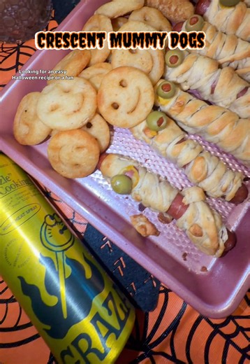 Crescent Mummy Dogs 🥐👻Looking for an easy Halloween recipe or a fun fall snack idea the whole family can make? These Crescent Mummy Dogs are a quick, festive option for Halloween breakfast, brunch, parties, or a spooky-season snack. ✨ Graza Frizzle (@getgraza ) is a high-heat cooking oil perfect for grilling, frying, or baking, making it an easy addition to your fall and Halloween cooking lineup. 💭 Here’s my@Shipt link to get Graza delivered same-day, plus a fall savings discount code to help