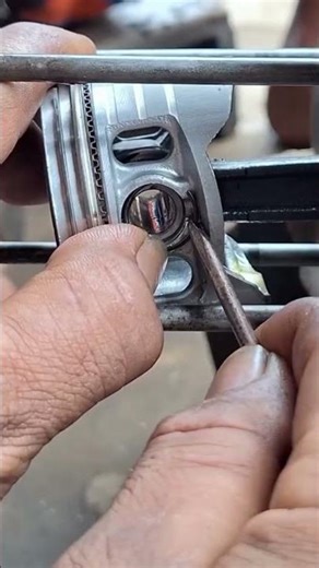 mechanic tricks for installing locking piston clips #tutorial #otomotif