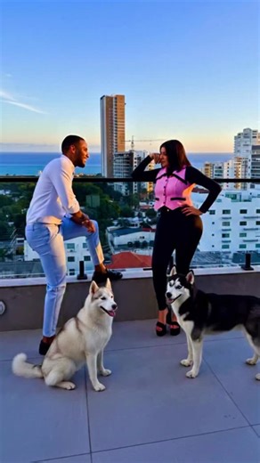 Rodolfo Valdez // TuCasaRD on Instagram: "El Penthhouse mas exclusivo de renacimiento, 📍 Torre familiar con vista despejada al mar. Totalmente renovado con absolutamente todo nuevo y listo para mudarse 🔑 420 Metros! • 3 Habitaciones con opción a una 4ta Habitación • Habitación principal con tina y doble walk-in closet • Doble Sala • Comedor • Cocina fría y Caliente • Balcón Frontal vista despejada • Family room con Kitchenette • Amplia Terraza Privada • Jacuzzi • Pisos en mármol • Aire central