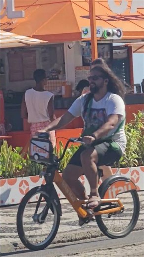 🇧🇷 A beautiful hot day on the beach in Rio de Janeiro🇧🇷