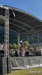 Aujourd’hui, direction le lac de la Flégère pour un moment suspendu avec Yom, clarinettiste hors norme, et les incroyables frères Ceccaldi. Puis à 19h, changement d’ambiance au lac des Chavants avec Siân Pottok, véritable princesse de Dune… Merci à tous pour cette première journée magique 🏔️ | André Manoukian