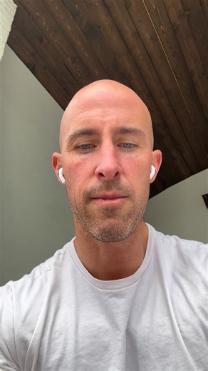 Alex Parker - Muscle•Mindset•Macros on Instagram: "Do these 7 things while you’re in a vacation to maintain your diet and fat loss progress. Going on vacation while you’re in the middle of it, fat loss phase or trying to cut down our body recon doesn’t have to be miserable. I’d say the only time it should actually be miserable is if you are preparing for a competition. Competition prep requires the utmost strictness and rigidity. but most of you that I help and teach are not prepping for competi