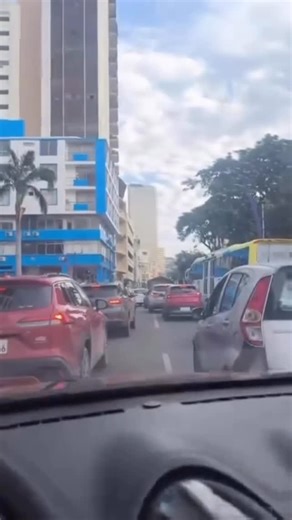 andresvillalval on Instagram: "Cierre vial en el centro de Guayaquil por plantón y emergencia en edificio Multicomercio La avenida Simón Bolívar, a la altura del Malecón 2000, en el centro de Guayaquil, fue cerrada al tránsito vehicular este jueves por disposición del Municipio, con el fin de realizar un plantón en respaldo a Aquiles. La instalación de una tarima en el sector genera congestión vehicular en la zona. A esta situación se sumó el tráfico en calles aledañas debido a la emergencia reg