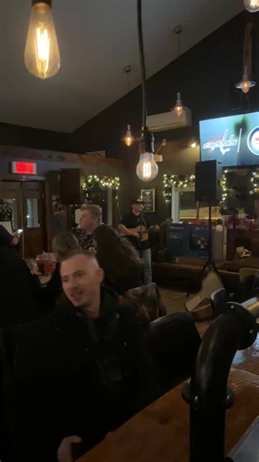 Pub au Cochon fumé/The Smoked Pig Pub on Reels