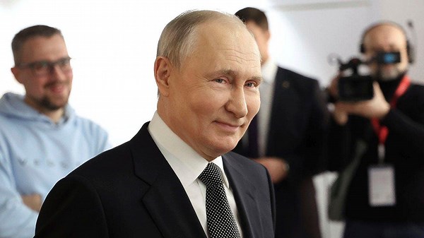 Trump pushes for peace in Ukraine, slapping new sanctions on Russia: 'It's time'