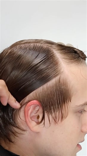 Precision using diagonal back. #barber #hairstyle #haircutting