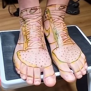195K views · 130 reactions | This bizarre tattoo creates the illusion that this man has actual shoes on ️勞 Check out more trending stories on ITK: https://bit.ly/39pSMAR | In The Know | Facebook