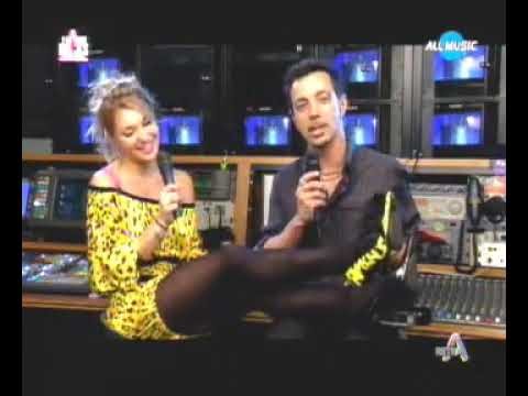 Lucilla Agosti lunghe gambe con collants