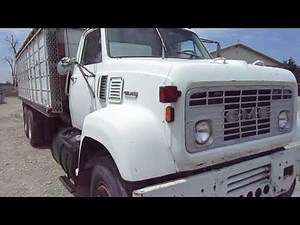 1975 GMC 9500 Twin Screw Grain Truck