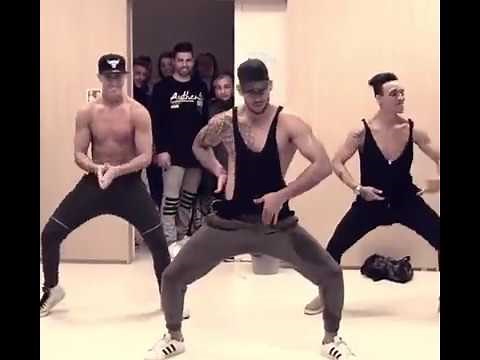 Chicos Bailando 'Despacito' Luis Fonsi