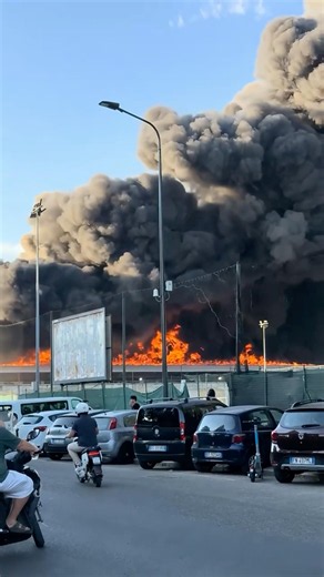 Un important incendie s’est déclaré dans un vaste entrepôt logistique 🔥