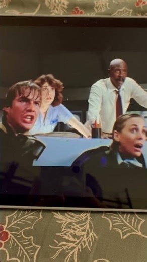 Jaws 3 - d ( 1985 ) the giant shark breaks the glass