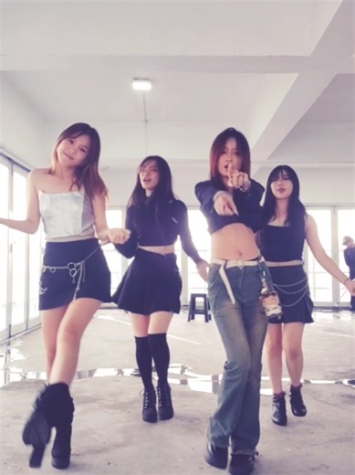 ‼️‼️‼️ @its._yujin_ @niki🩰 @_aurellnk