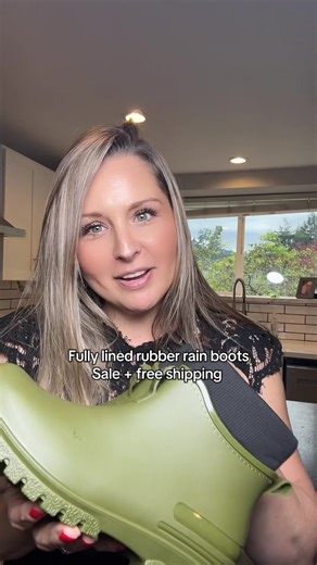 Rubber rain boots fully lined with built in sock look. @FootHunter #rubberrainboots #rainboots #rubbershoes #wintershoes #foothunter