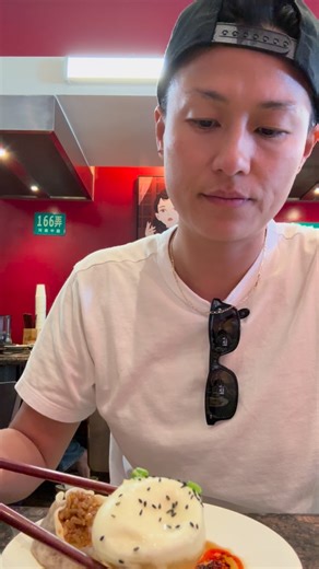 Where I go in LA for Shanghainese pan fried sheng jian bao and soup dumplings, and it’s not Din Tai Fung. How to Eat like a King in the SGV! 👑🥟 📍Auntie Qiu’s Kitchen, Arcadia in the San Gabriel Valley in Los Angeles. #EatlikeaKing #soupdumplings #shengjianbao #shanghainesefood #sgveats | Melissa King