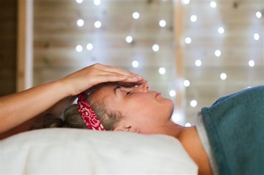 Bikin Lebih Rileks, Inilah Titik Pijat untuk Kepala Pusing yang Bisa Dicoba | Grid Health