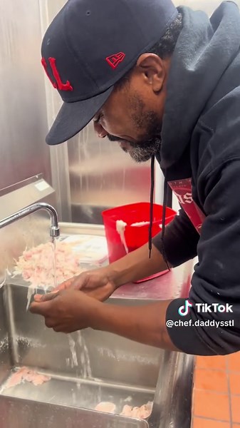Delicious Chitterlings Cleaning with Chef Daddy’s -STL