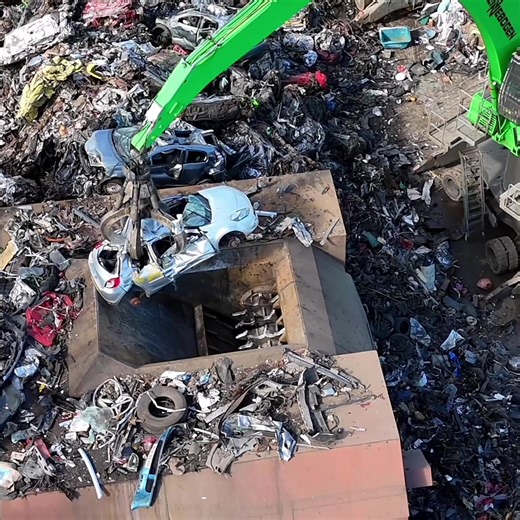 UK Scrapyard Shredder Destroys Cars in Seconds