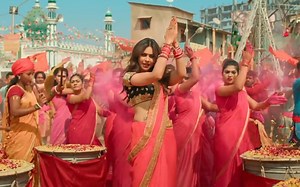 Marjaavaan 电影歌舞 :Raghupati Raghav Raja Ram