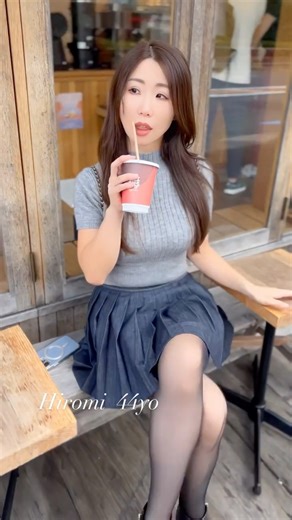 𝐻𝑖𝑟𝑜𝑚𝑖🍷🌹 on Instagram: "☕︎ 一緒にのむ？ ୨୧┈┈┈┈┈┈┈┈┈┈┈┈┈୨୧ 💎ファンクラブはプロフィールより💎 @kireinohimitusb 10月は凄いの😉✨"