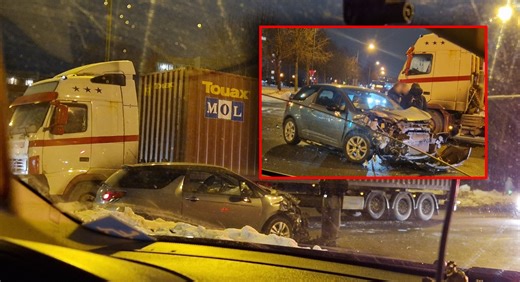 Skaudi avarija Klaipėdoje: lengvasis automobilis susidūrė su sunkvežimiu