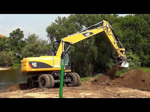 CAT Bagger im Einsatz - Caterpillar Digger in Action